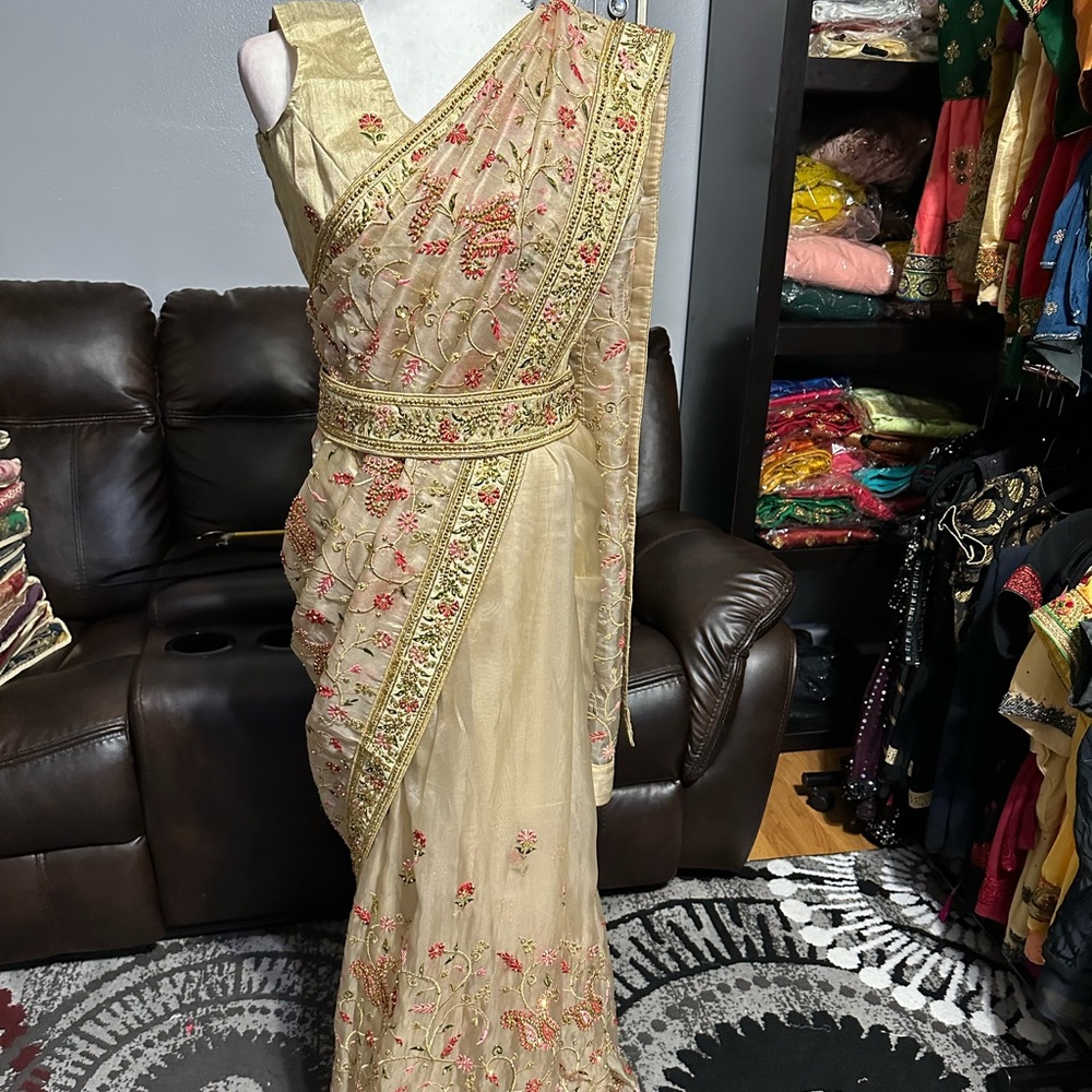 Saree - image 1